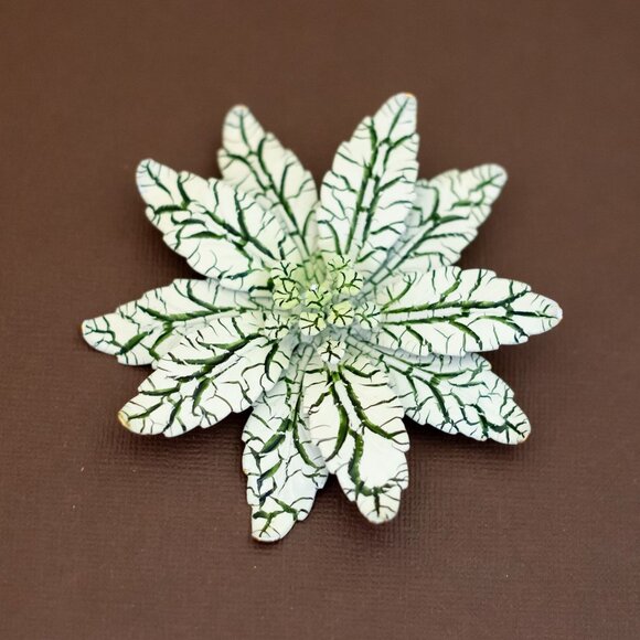Vintage Art Nouveau Intricate Leaf Petals Floral Brooch - U31 - Picture 1 of 2